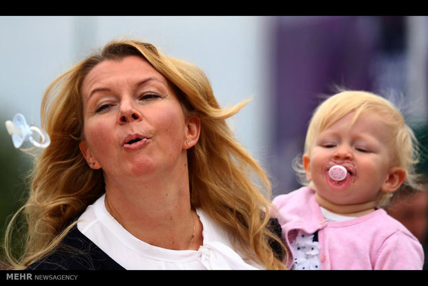 تاثیرات ضدحساسیت مکیدن پستانک نوزاد توسط مادر