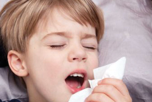 امسال بچه ها کمتر آنفلوانزا گرفتند/وضعیت ابتلا به کرونا در کودکان